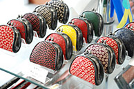 甲州の鹿革工芸品・印傳山本